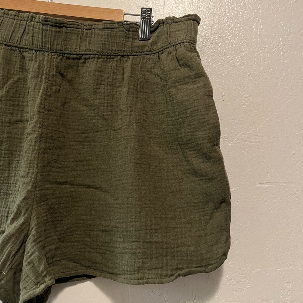 Universal Thread Green Shorts - Picture 5 of 7